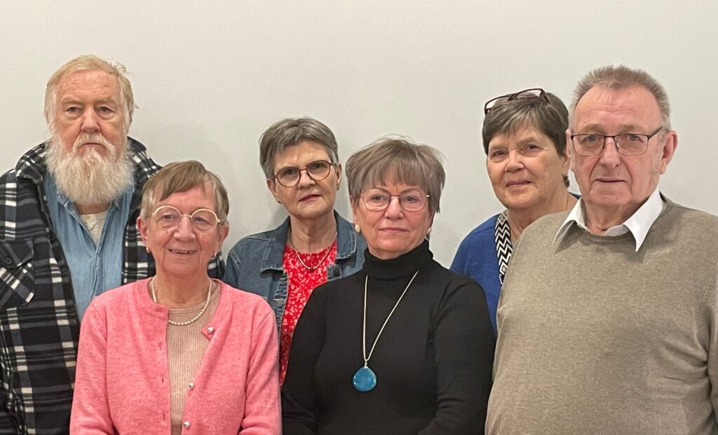 Fremst: Marianna Dam, Helena Reinert Eliasen, Sverry Láadal Aftanfyri: Sonny Johannesen, Ida Winther, Poula Debes